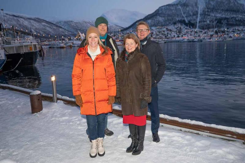 Nina Jensen (t.v.), Bjørn Tore Markussen, Anne Husebekk og Jørgen Berge utenfor Polarmuseet i Tromsø.